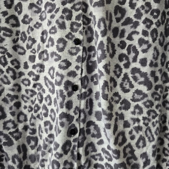 OLD NAVY MATERNITY Gray Animal Print Cardigan Button Down Leopard Print Large - Picture 7 of 17